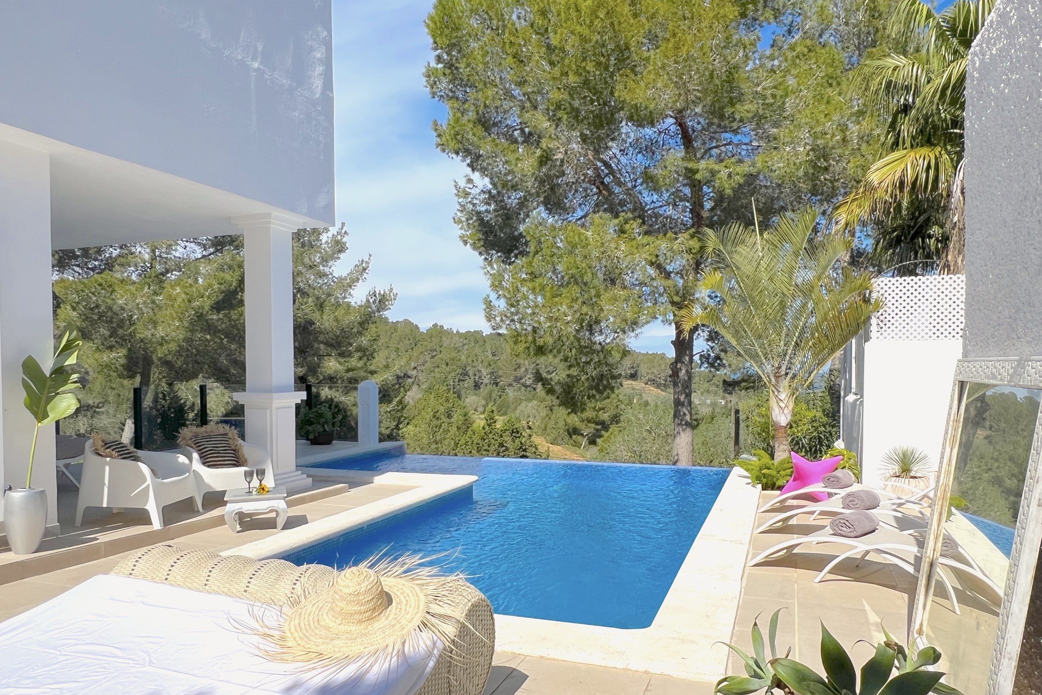 Luxury Villa with Panoramic Sea Views in the Hills